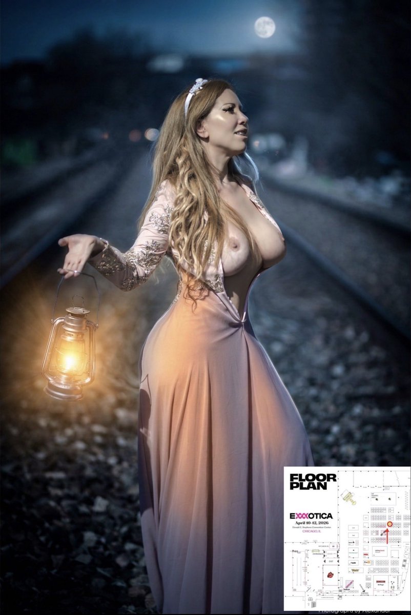 Sofia ZaragozaXXX Chicago Exxxotica April 9th-13th tweet media