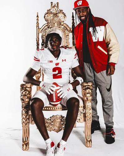 CollegeFBonX's tweet photo. And now he is a wide receiver himself at Wisconsin! https://t.co/o67Kj07CYO