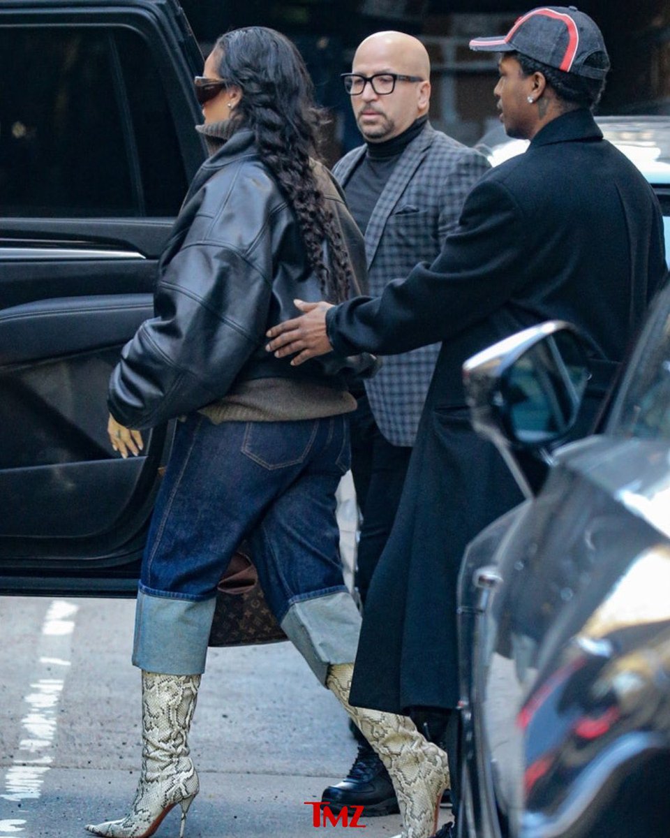 Rihanna Facts tweet media