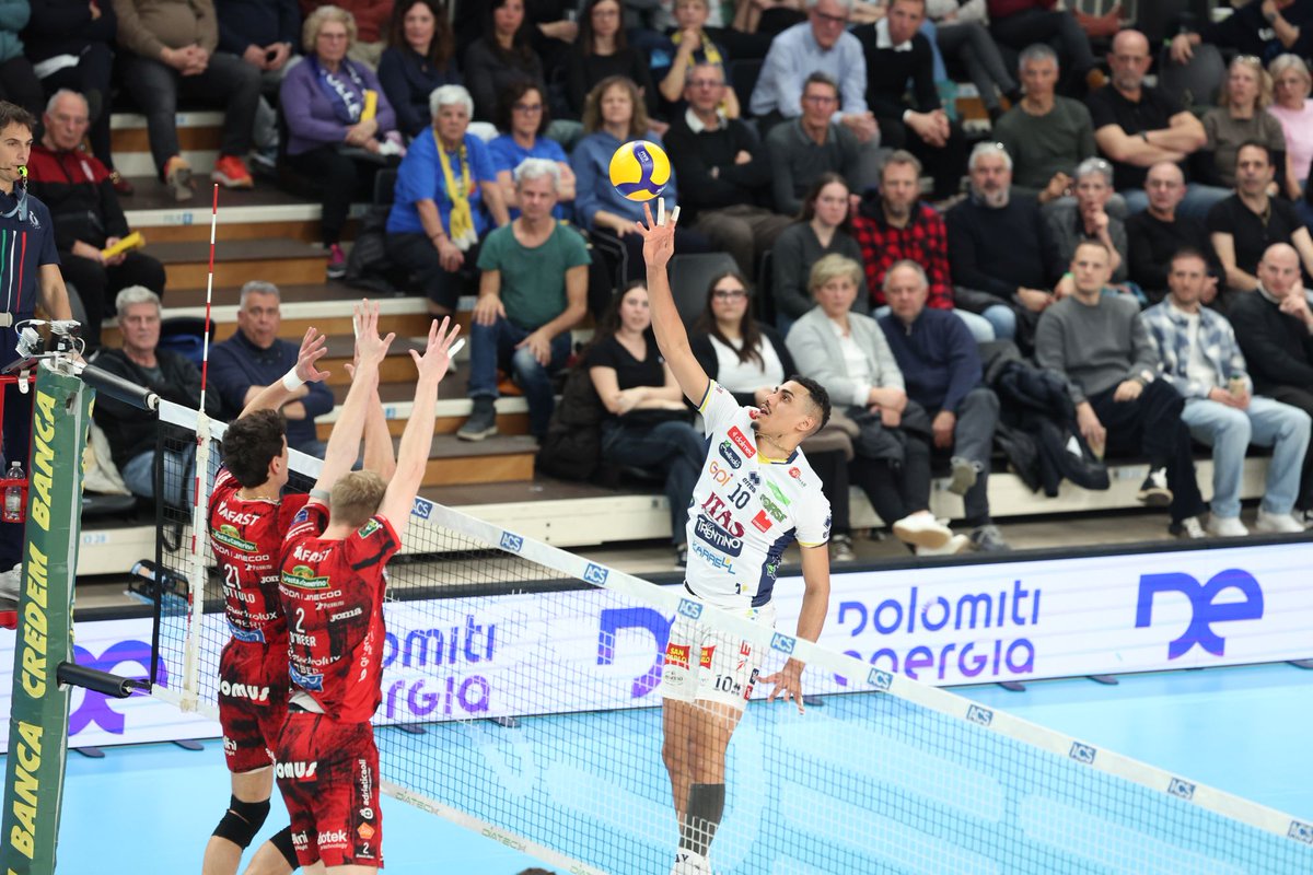 trentinovolley's tweet photo. 🏐📸 | GALLERY LIVE
➖
Le immagini di Itas Trentino-Cucine Lube Civitanova (Play Off Scudetto, quarti di finale – gara 3) in corso di svolgimento alla BTS Arena di Trento
(✒️ Marco Trabalza)
➖
#⃣ #chePlayOff
#⃣ #trentinonelcuore https://t.co/vu2Dj9lyPu