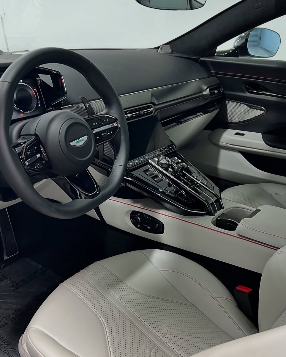 Aston Martin Vantage 🖤