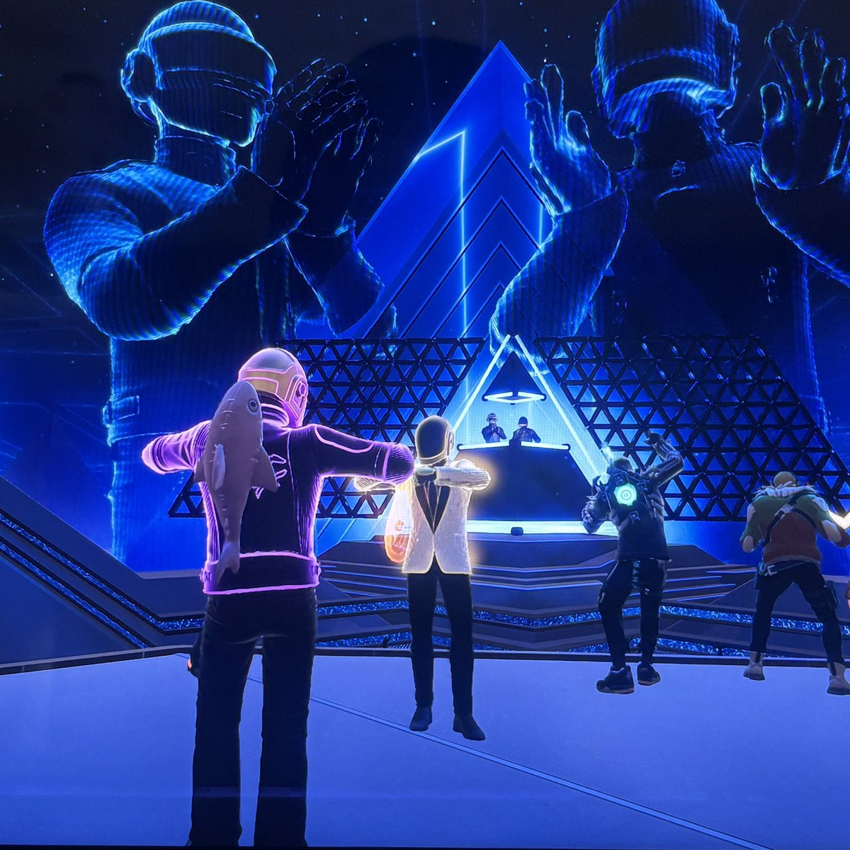tora67_9's tweet photo. to this gm dancing with me: ty #daftpunk #keepthedpexperienceinfortnite https://t.co/TIZG8xwhKi