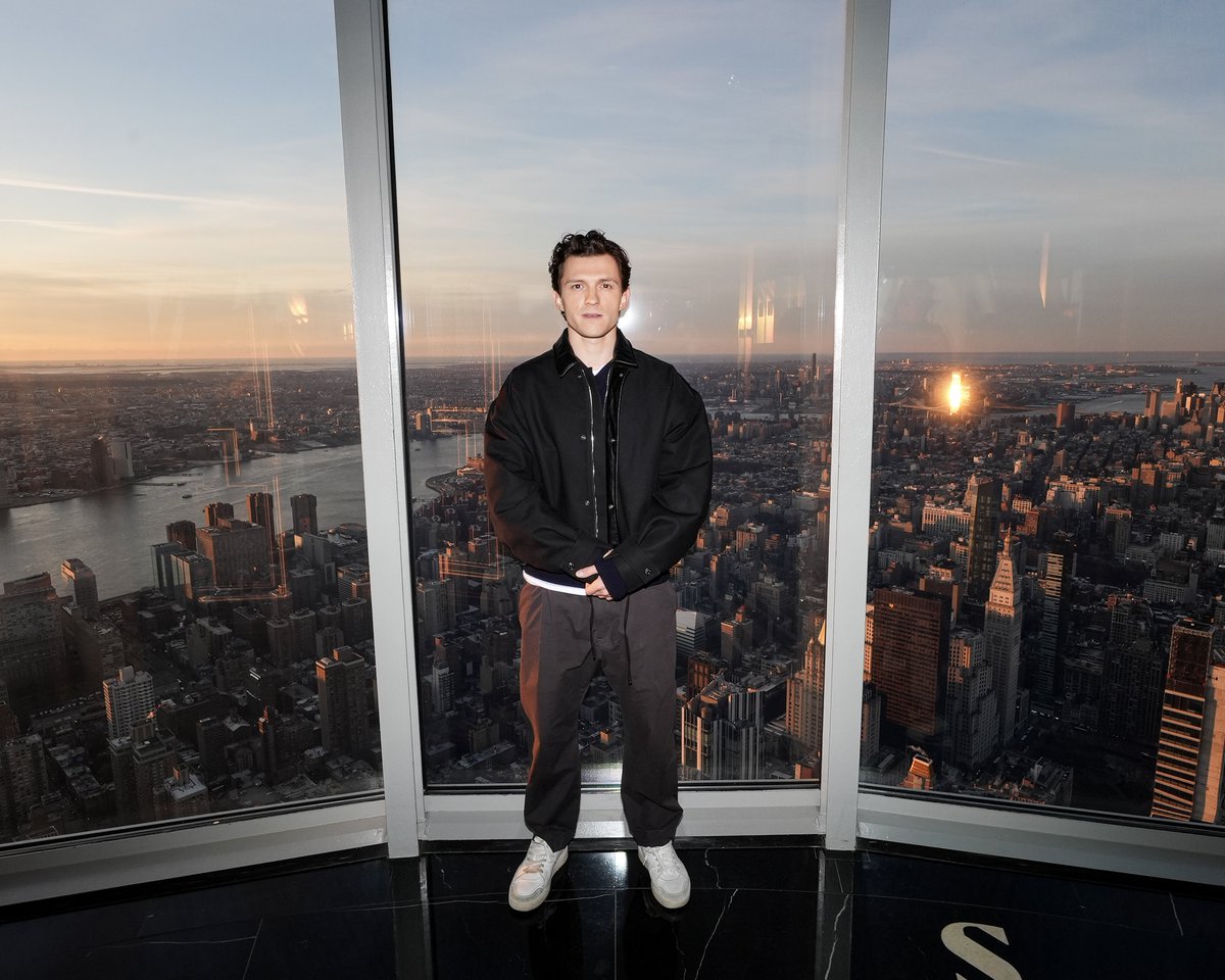 Empire State Building tweet media