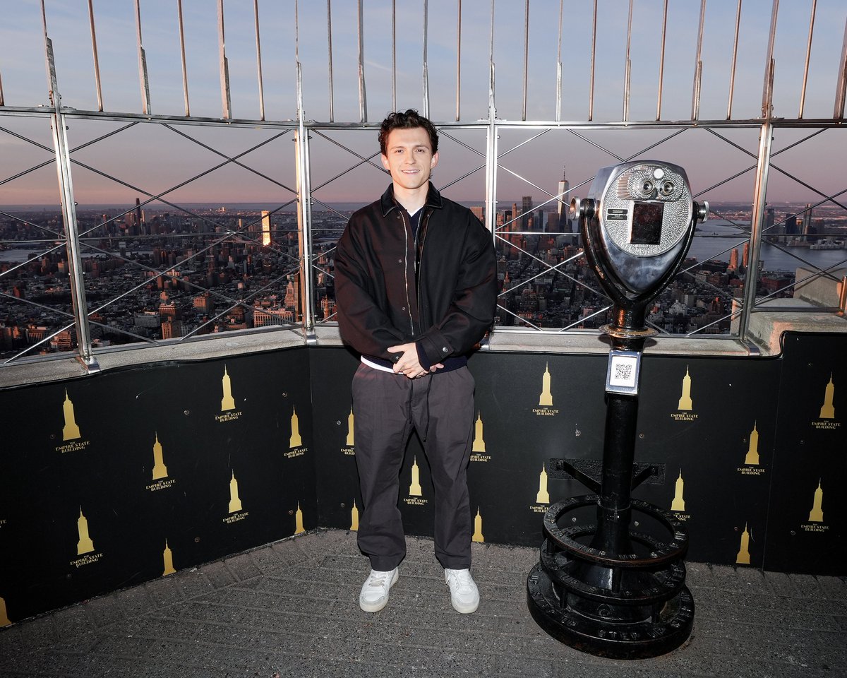 Empire State Building tweet media