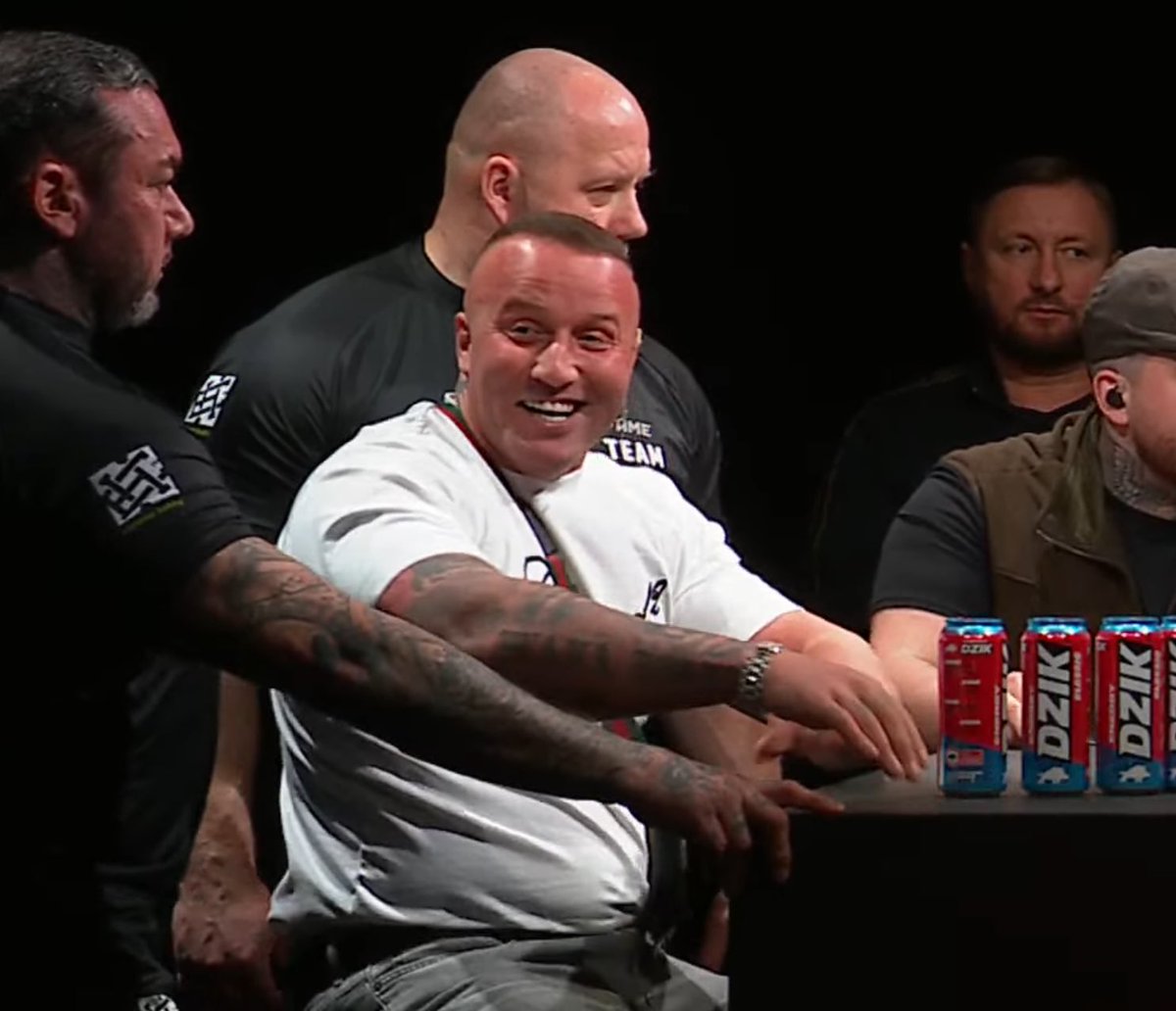 ℋℯ𝓁𝓁𝒾 tweet media