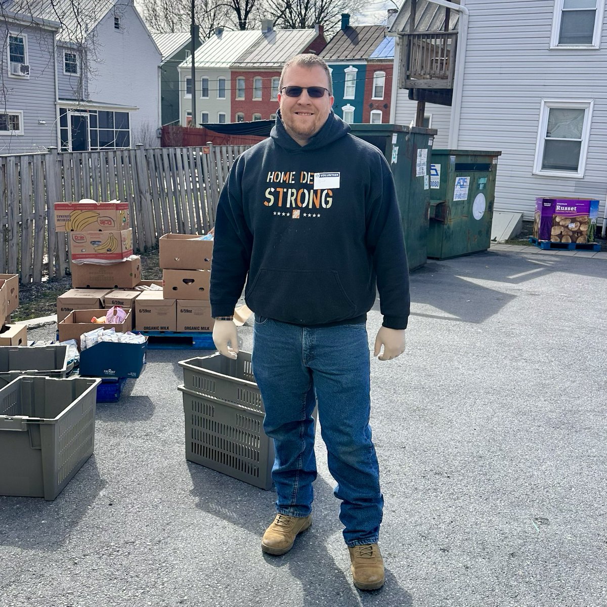 FRM_mission's tweet image. 🌟 A HUGE shoutout to The Home Depot for sending an amazing team to help set up our Food Distribution Center today! 🙌❤️ Your support means the world as we work together to feed our community! 🍽️

CommunitySupport  #Hunger #FoodAssistance #FeedOurCommunity #HomeDepot