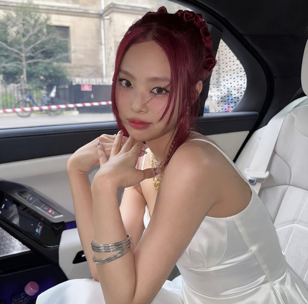 rubyjenniepink1 tweet media