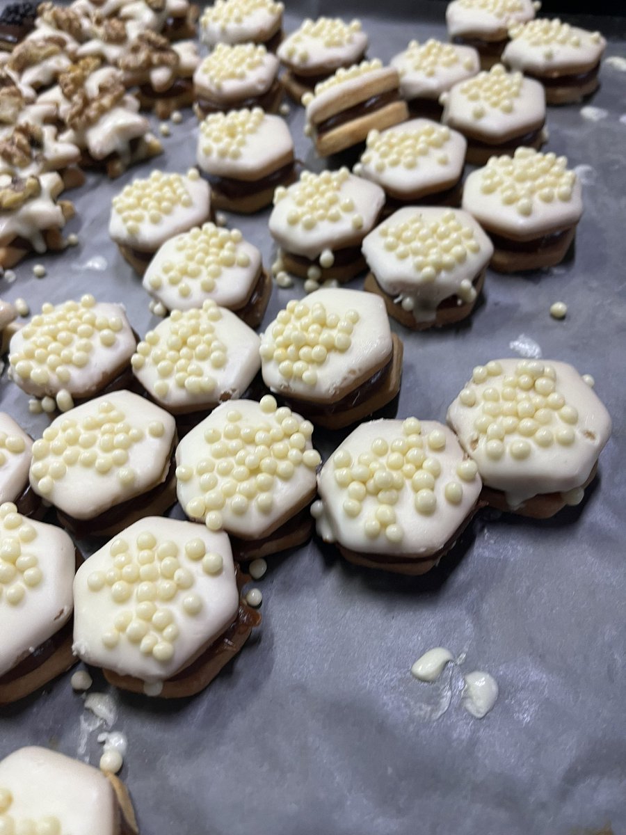 cass 🌸🏹 tweet media