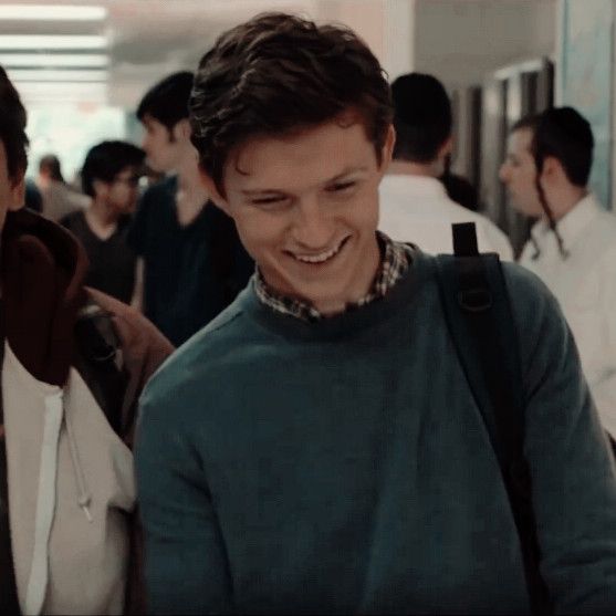 Мне нравится           Я так скучаю
новый и                        по ТАКОМУ 
самостоятельны        Питеру. 
Питер