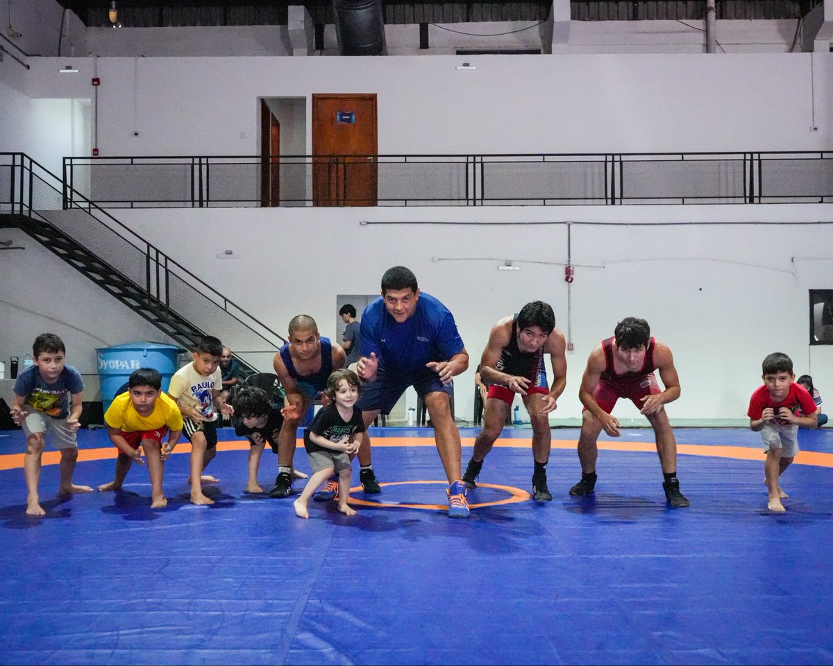 sndpy's tweet image. #EscuelasDeportivas🙌🏼 •  #Karate🥋 y #LuchaOlimpica🤼‍♂️ activan la tarde en el #ComplejoSND💫 

Los chicos de lucha participaron de una exhibición del Team Paraguay🇵🇾, mientras que karate tuvo una clase especial🎖🫶🏽 

#ElDeporteNosUne🤝
