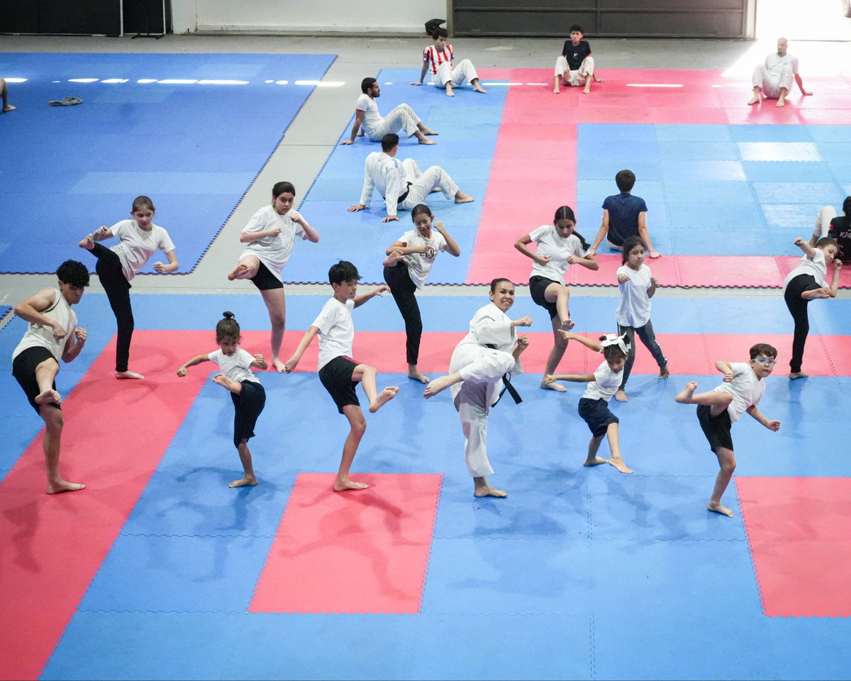 sndpy's tweet image. #EscuelasDeportivas🙌🏼 •  #Karate🥋 y #LuchaOlimpica🤼‍♂️ activan la tarde en el #ComplejoSND💫 

Los chicos de lucha participaron de una exhibición del Team Paraguay🇵🇾, mientras que karate tuvo una clase especial🎖🫶🏽 

#ElDeporteNosUne🤝