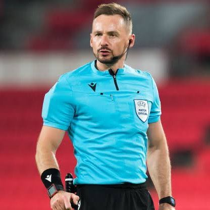 Worst referee I've ever seen in the Champions League. The Polish referee didn't even call a foul, neither when Barış was pulled by the back and brought down, nor when Torreira's foot was stepped on. <a href="/UEFAcom_de/">UEFA.com DE</a> <a href="/UEFA/">UEFA</a>

#LİVvGS 🤢🤢