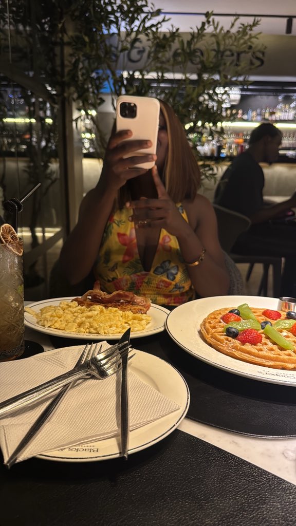 Unscripted tweet media