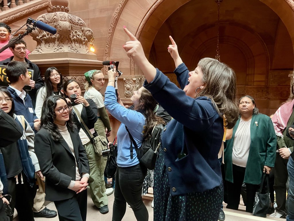 Emily Gallagher tweet media