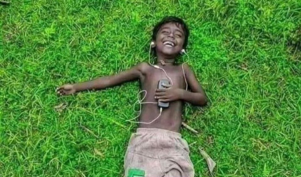 Pop of Emirates 💼🌟 tweet media