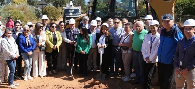 Gobernador Regional encabezó durante esta jornada dos importantes hitos para la comuna de Algarrobo, marcando el inicio de proyectos de alcantarillado