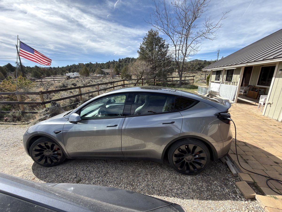 Model Y Maniac 🇺🇸 tweet media