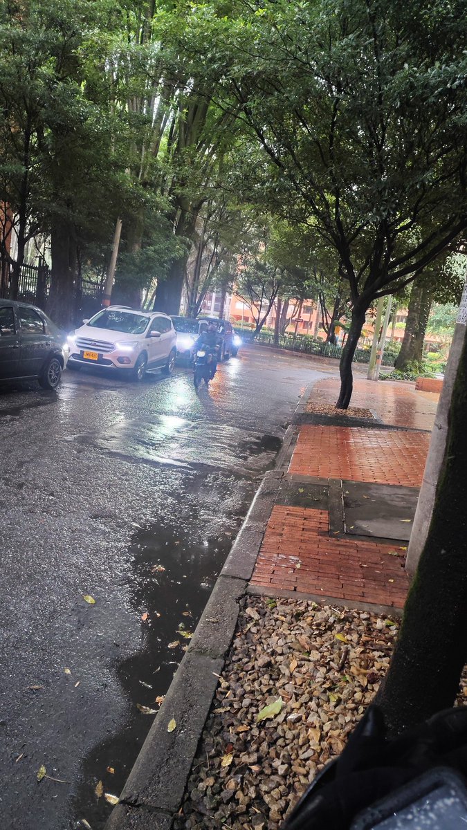 SIR7OSADO's tweet photo. Quien cerca de la zona t? Así sea solo para tomar un café o algo mientras pasa la lluvia. https://t.co/WRrT2adQER