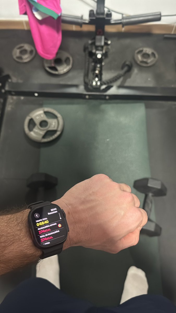 22h. Entreno de hoy acabado. 

Desde las 8 de la mañana sin parar de currar, solo para comer, más de 12h. 

Cuando quieres, no hay excusa que te pare. 

Ahora ducha, un yogur, y a adelantar cosas para mañana. 

Un tirón más le cabe.