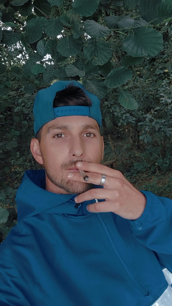 NikeLadSW tweet media