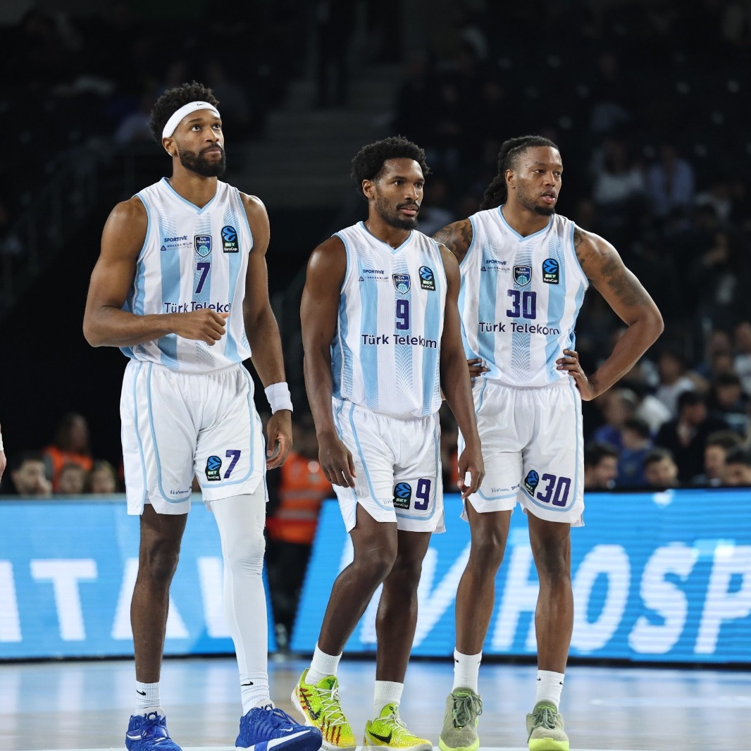 🔵⚪️ TÜRK TELEKOM, EUROCUP'TA YARI FİNALDE!

🔥 Temsilcimiz, Hapoel Jerusalem'i 90-91 devirerek adını yarı finale yazdırdı.

🏀 Jaleen Smith 25 sayı, 6 asist
🏀 Kyle Allman 25 sayı, 8 asist

🏀 Jared Harper 29 sayı
