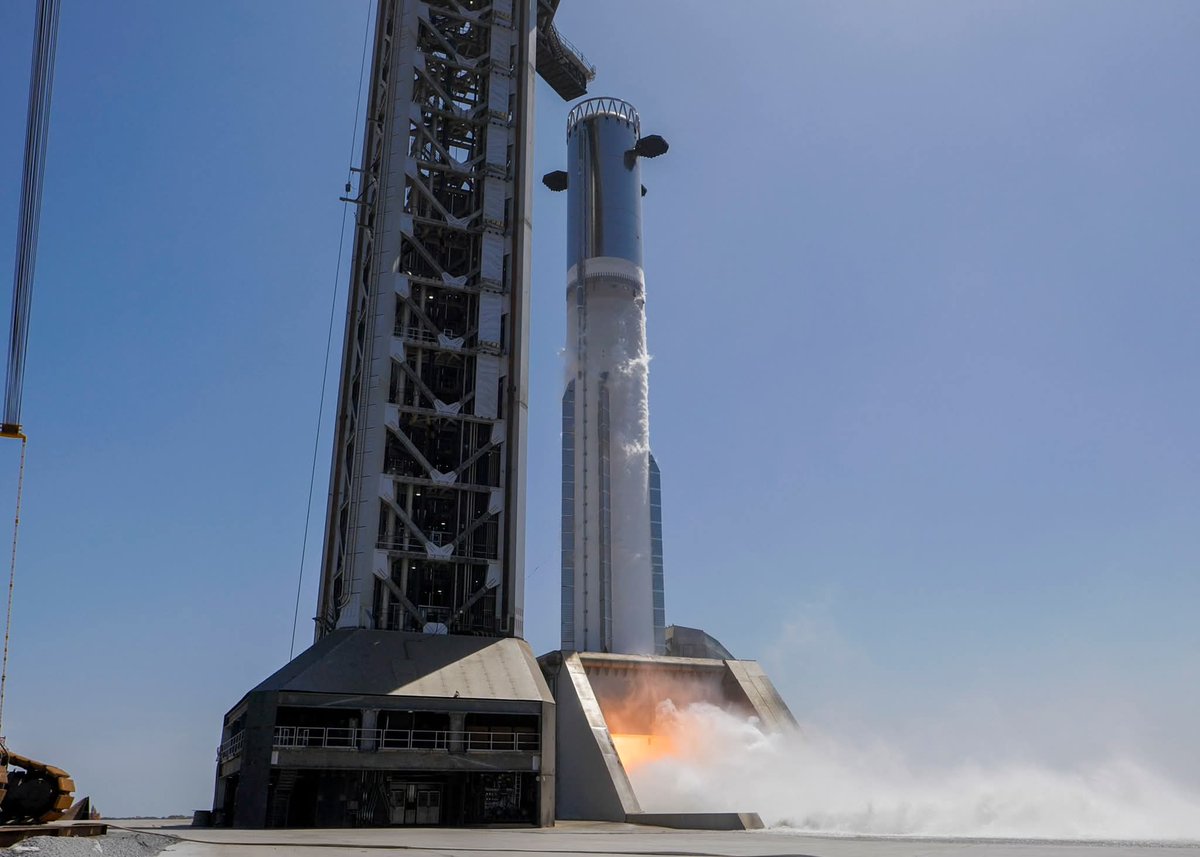 Black Hole tweet media