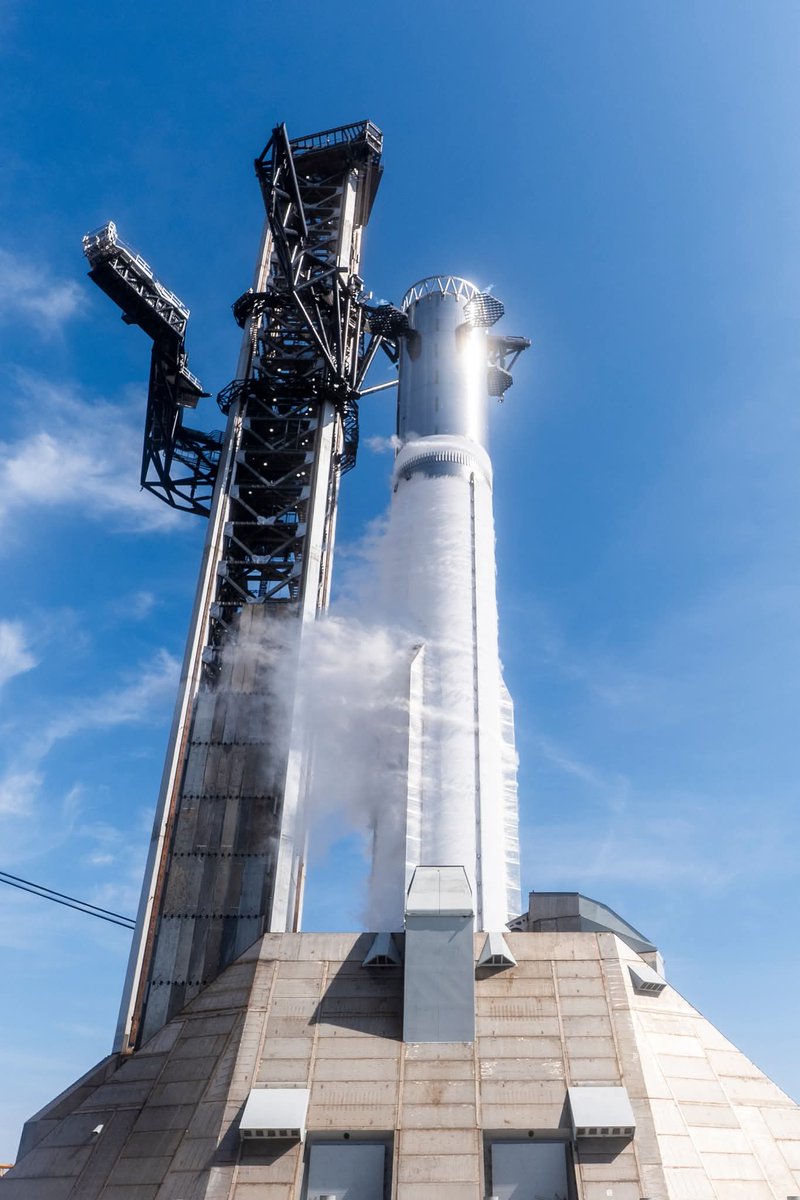 Black Hole tweet media