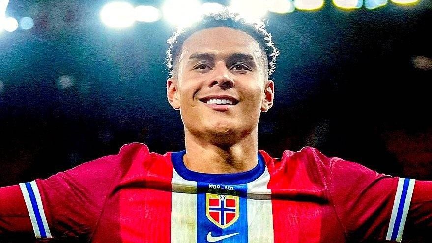 《 𝐉𝐉 》 tweet media