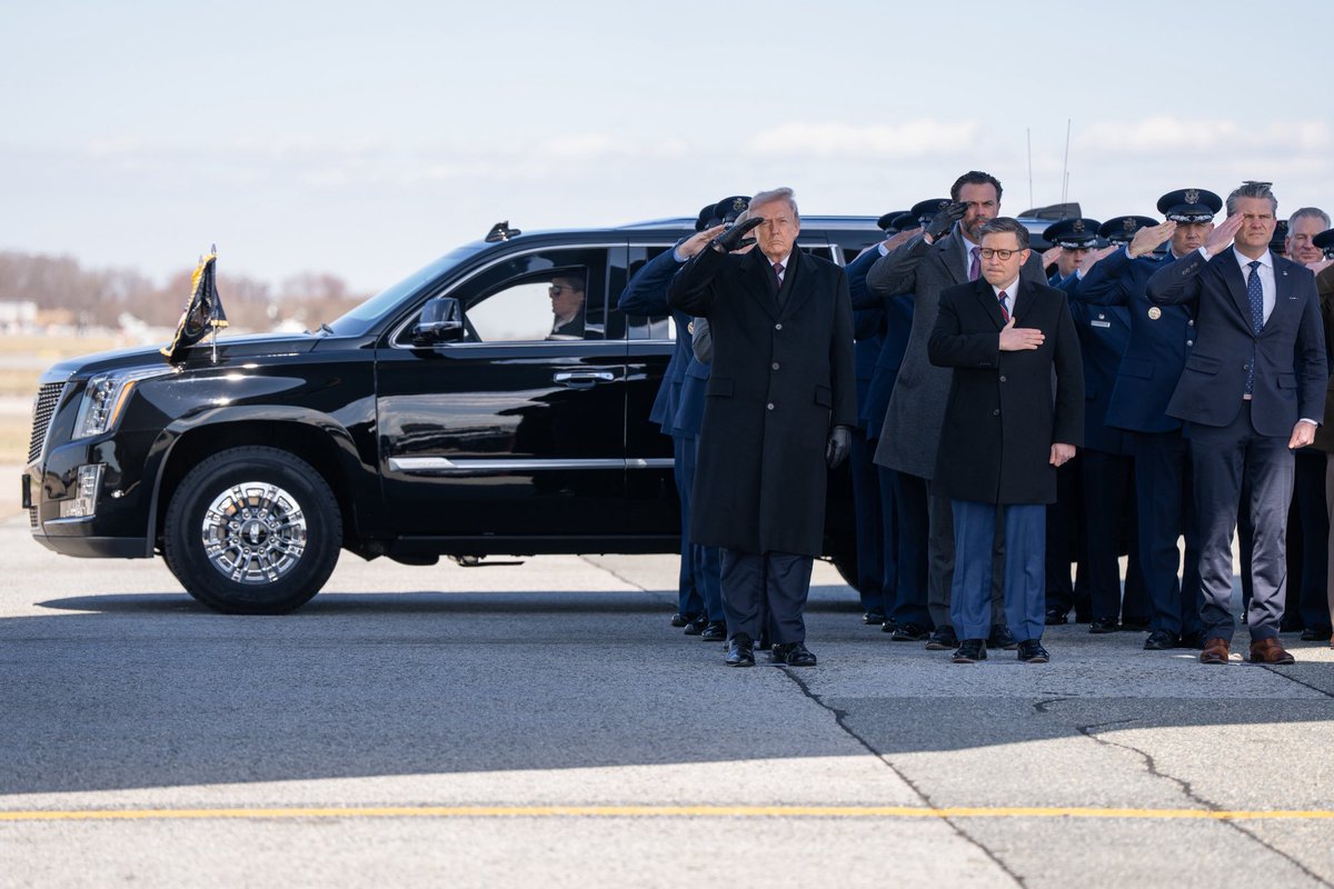 Breaking911's tweet photo. 🚨 The White House has just released photos of President Trump attending the dignified transfer of six American heroes who passed away after a refueling plane crash over Iraq. 

In Honor of: 
Maj. John A. Klinner
Capt. Ariana G. Savino 
Tech. Sgt. Ashley B. Pruitt
Capt. Seth R. Koval
Capt. Curtis J. Angst
Tech. Sgt. Tyler H. Simmons
