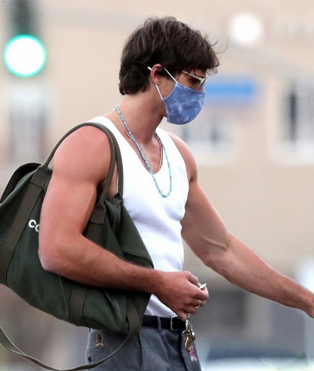 Hourly Jacob Elordi Fan Account tweet media