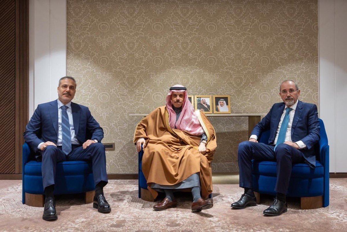 وزير الخارجية السعودي يناقش الأوضاع مع نظيريه الأردني والتركي