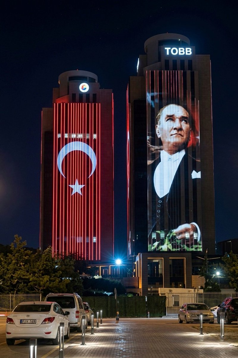 Herkes uyur, Ankara O'nu seyreder. Bu şehirde gece, sadece ışıklardan ibaret değildir... 🇹🇷
