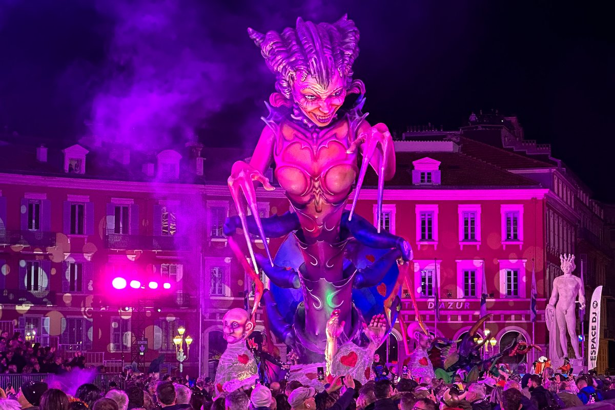 happylittletrav's tweet image. NEW💥 Wondering if Nice Carnival is worth experiencing? The answer is yes! Think giant floats, dazzling costumes, and a lively atmosphere by the sea 🎭🤩

Check out our 2026 impressions here💃➡️ happylittletraveler.com/nice-carnival-…

#travelblogger #travelling #NiceCarnival