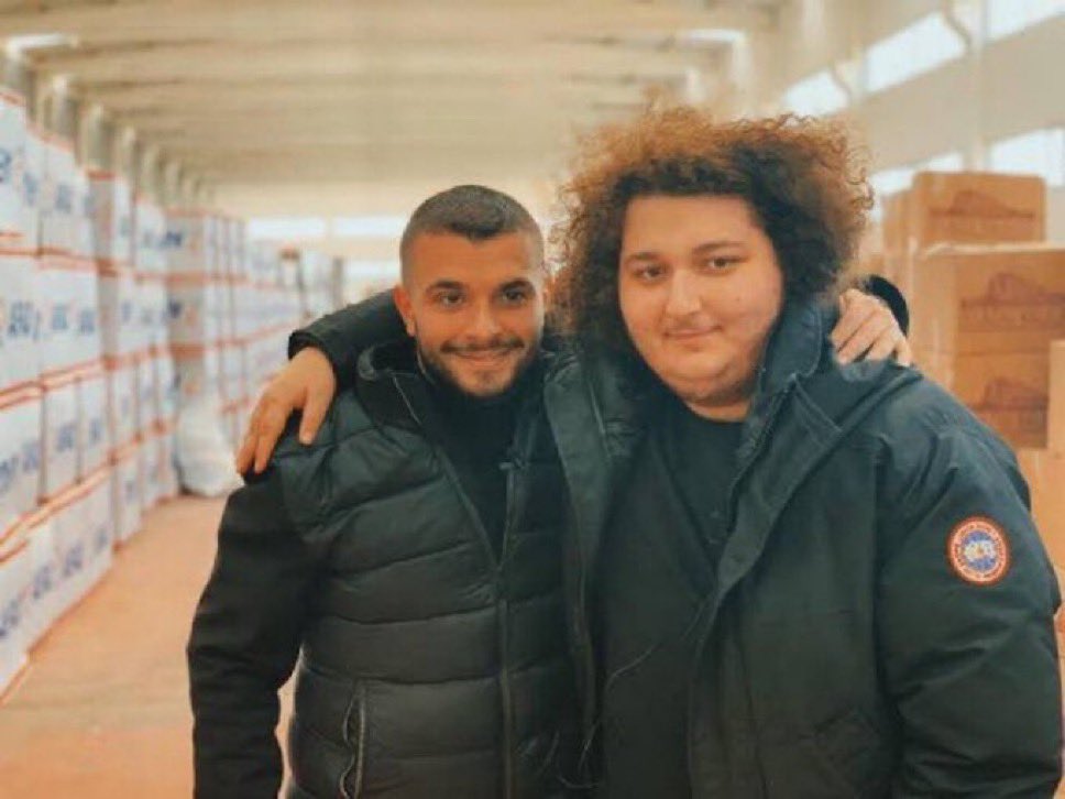 No Contex Ts tweet media