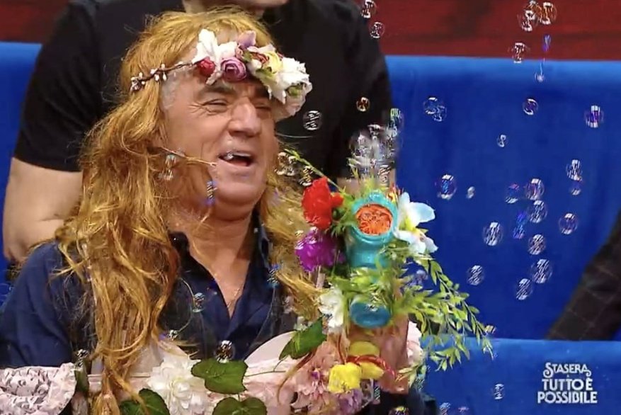 Posso far finta di star bene,ma mi manchi 
#staseratuttoèpossibile