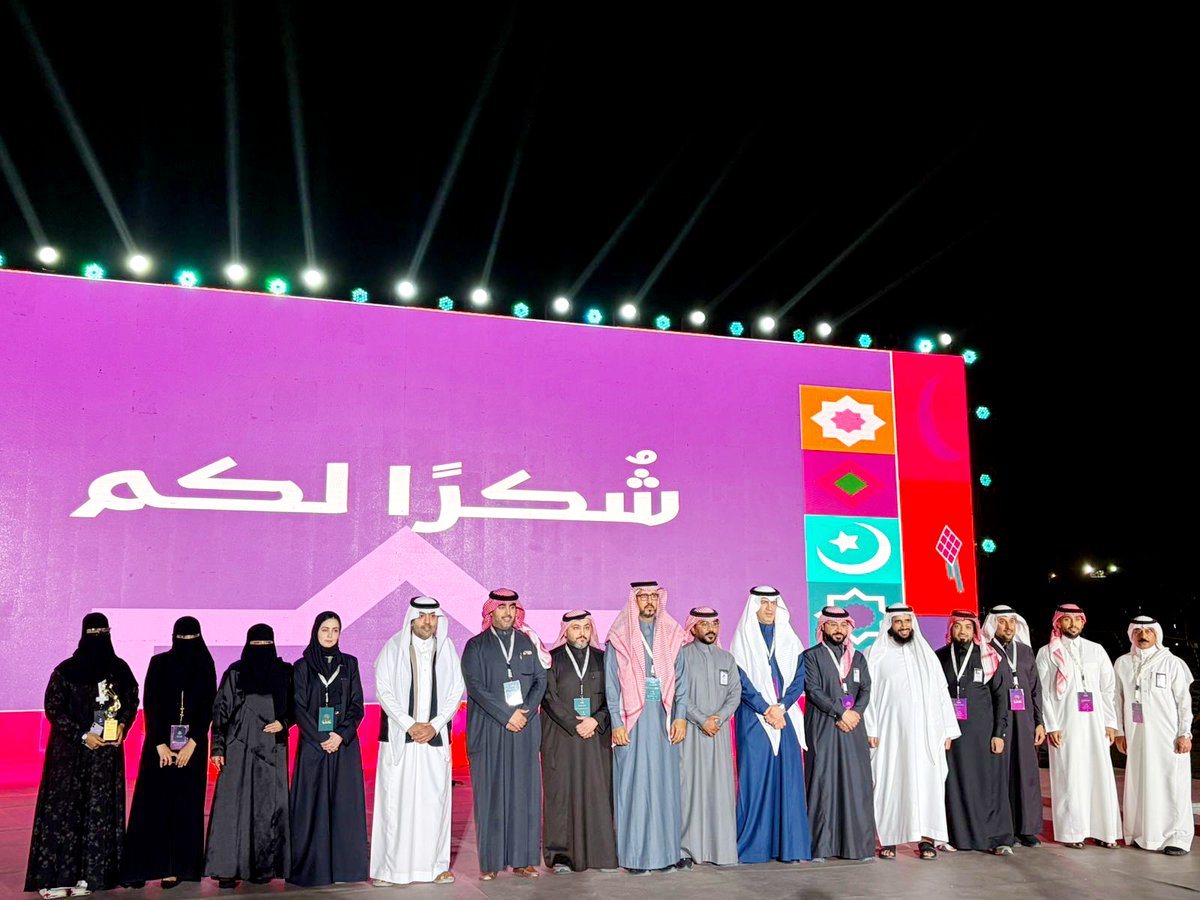 almaghloth5's tweet photo. تشرفت بتكريمي من رئيس جامعة الملك فيصل الأستاذ الدكتور عادل بن محمد ابوزناده  في ختام مهرجان ليالي كفو الرمضانية 2026 https://t.co/8H0gE9n3ar