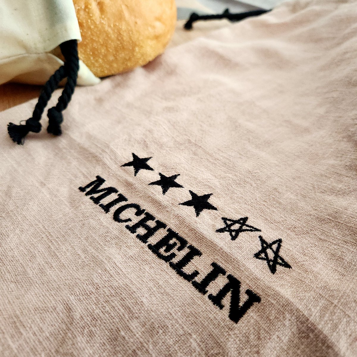 madeforyoubyM's tweet photo. do we think felix would like this bread bag???? https://t.co/ZKlUiAb5Gz