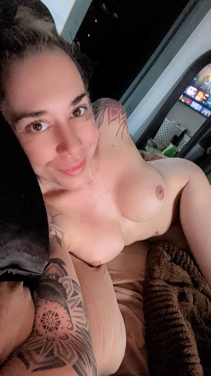 Countrycandi69 tweet media