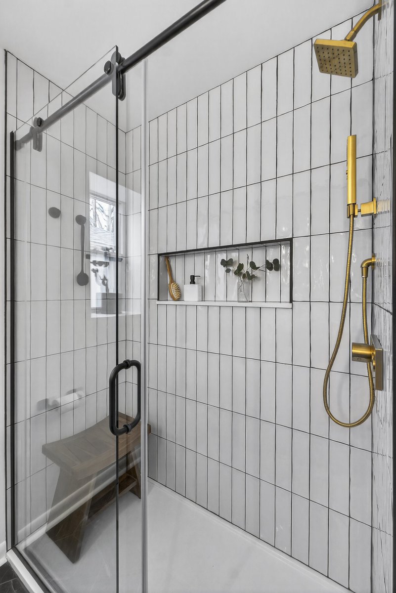 MosbyBldgArts's tweet image. We always love a good transformation. Fantastic work by the Mosby crew.
#bathroomremodel #bathroomdesign #homedesigninspo