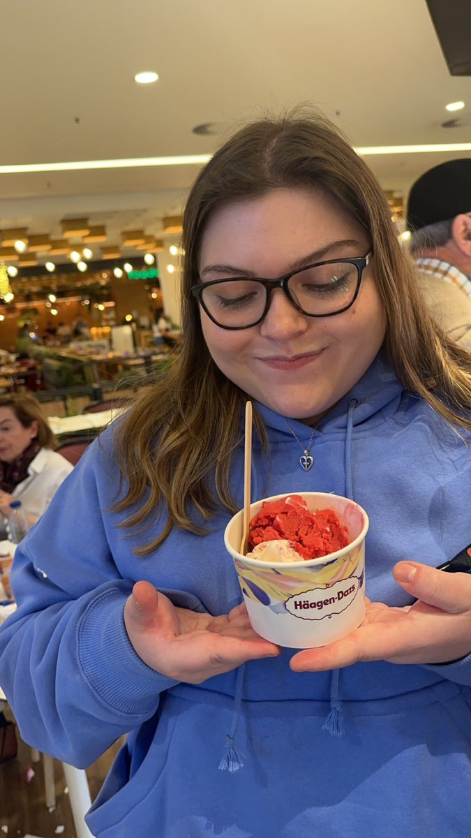 uhkelsie tweet media