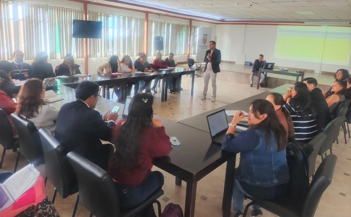 EducacionZ3_Ec's tweet photo. ✍🏻🤝🏻 Funcionarios de los Departamentos de Consejería Estudiantil (DECE) y de Talento Humano distrital de la Zona 3, participaron en una capacitación sobre lineamientos para la planificación de actividades.

#ElNuevoEcuador https://t.co/41fNiwU16X