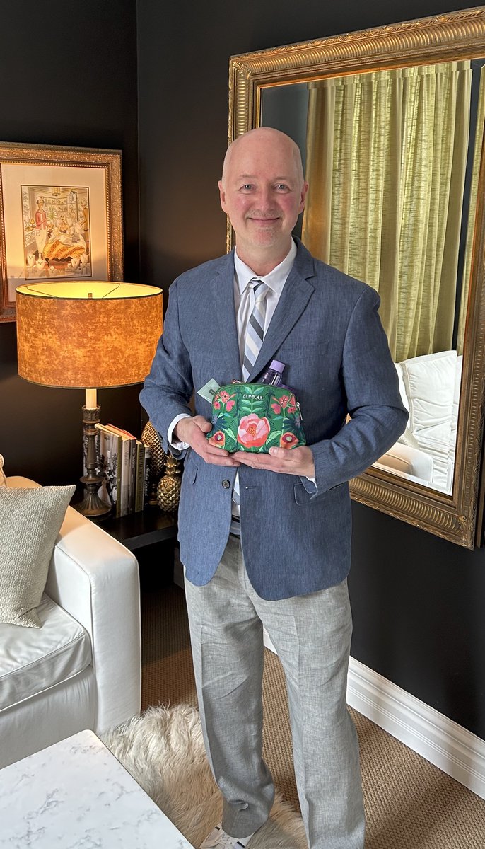 Clinique's Spring Gift-With-Purchase launches today at Shoppers Beauty Boutiques &amp; online. Make a $75 Clinique purchase &amp; receive a 6-piece gift including this beautiful floral-print cosmetics bag. On now until April 1st.