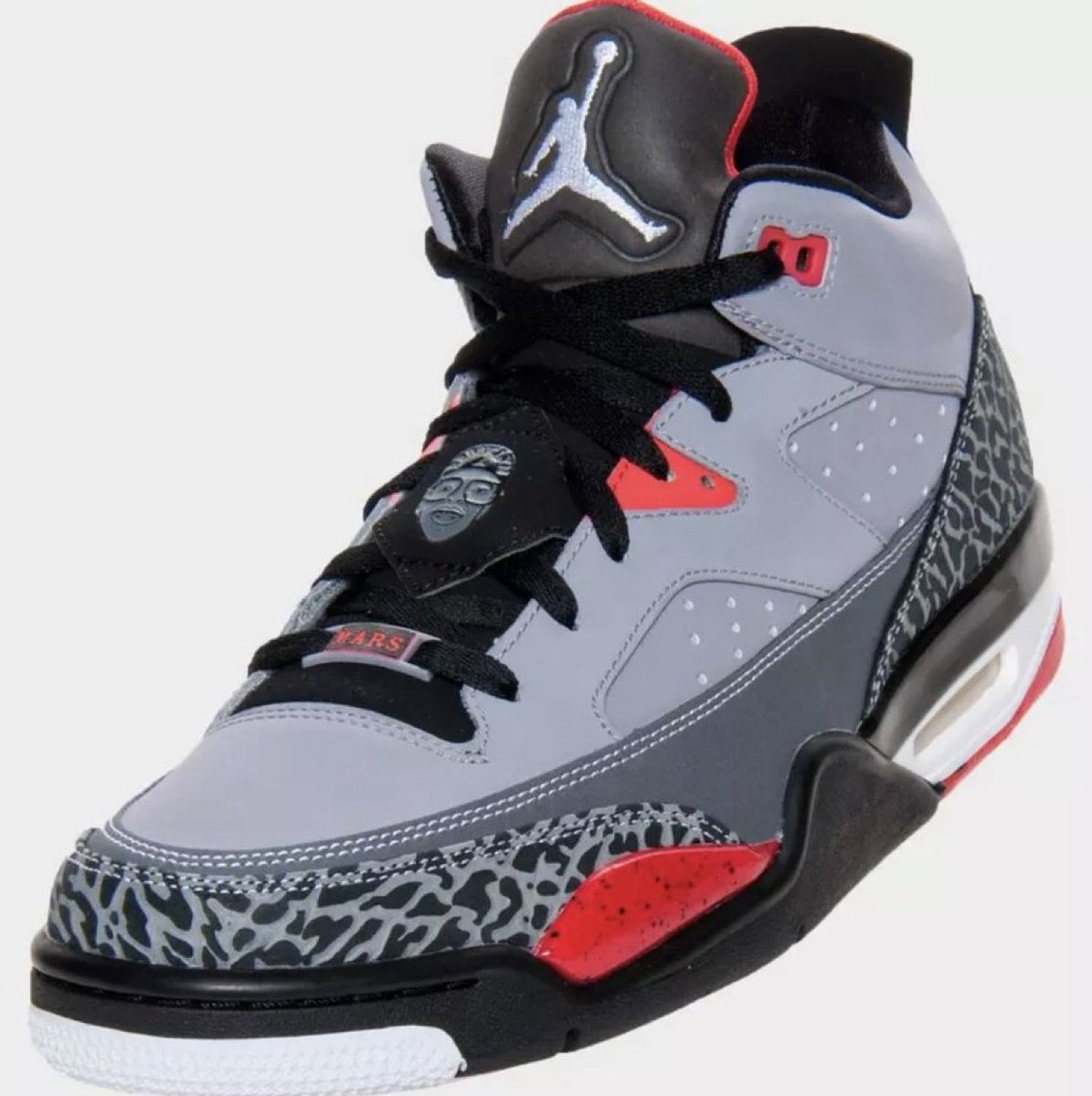 SNKR_TWITR tweet media