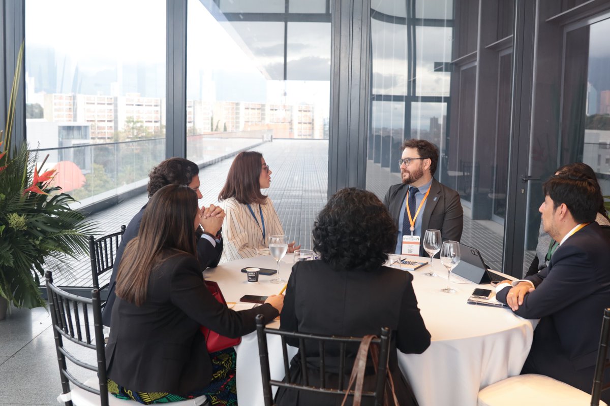 APC Colombia tweet media