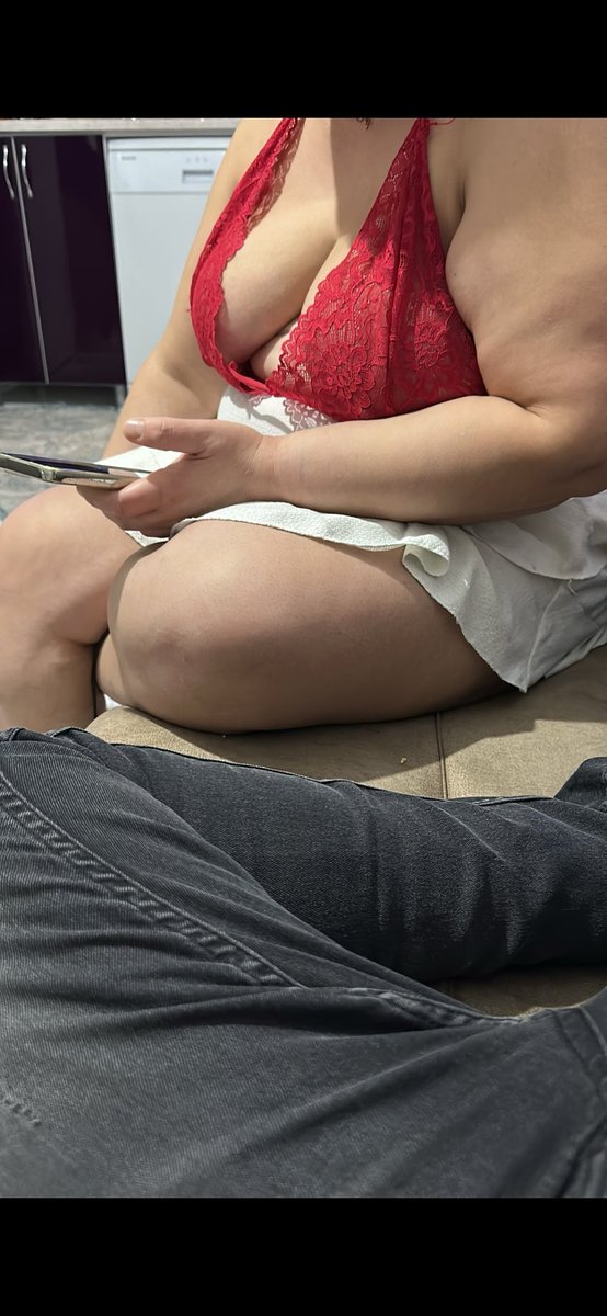 İyi geceler ensestlerim gavatlarıma...sahne sırası Ankaradaki gavatımın 36 yaşındaki karısı dilberi yorumlatmak istiyor 😍😍harbiden dilber gibi dudakları dimi 😉😉 sende sunmak istermisin namusunu bu gece sayfama....