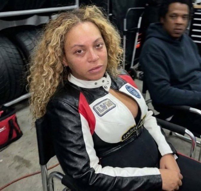 dd𝜗𝜚 tweet media