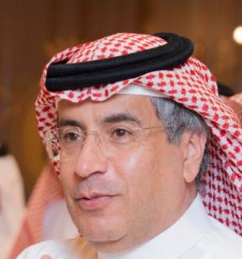 jomanalkarat's tweet photo. في رسالةٍ محفِّزة ومُبهجة، بعث بها سعادة الدكتور حمد العقلا، نائب محافظ المؤسسة العامة للتدريب التقني،
إلى سعادة المهندس عبدالوهاب بن مجود الغامدي،
عقب وصول خبر تألّق الشاب المخترع الطالب فراس بن عبدالوهاب الغامدي، بحصوله على الميدالية الذهبية في معرض جنيف الدولي للاختراعات لعام 2026

(خبرٌ يُبهج النفس ويستحق أن يُحتفى به بكل فخر؛ إذ نبارك للشاب المبدع والمخترع المتألّق، الطالب/ فراس بن عبدالوهاب بن مجحود الغامدي، تحقيقه الميدالية الذهبية في معرض جنيف الدولي للاختراعات لعام 2026.
إن هذا الإنجاز ليس مجرّد تتويجٍ لجهدٍ فردي، بل هو ثمرة طموحٍ واعٍ وعملٍ دؤوب، ودليلٌ على ما يختزنه شباب الوطن من طاقاتٍ خلاقة قادرة على المنافسة في أرفع المحافل الدولية. ففراس اليوم لا يمثّل نفسه فحسب، بل يُجسّد نموذجاً مشرّفاً لشباب المملكة العربية السعودية، ويعكس صورةً مشرقةً لمستقبلٍ يُبنى على العلم والابتكار.
نسأل الله أن يبارك له في تميّزه، وأن يقرّ أعين والديه ومحبيه برؤيته في مصافّ الروّاد، وأن يواصل مسيرته بثباتٍ نحو آفاقٍ أرحب من الإبداع والاختراع، ليظل اسمه لامعاً في سماء الإنجاز، ووطنه شامخاً بأبنائه المتميزين.
مع خالص الدعاء والتوفيق لك يا ابني فراس 🌹🌹..
استلمها المهندس عبدالوهاب بن مجحود الغامدي  وابنه المخترع فراس الغامدي بكثير من الابتهاج  
حيث كان رده:
اتقدم بالشكر الجزيل للدكتور حمد العقلا الذي عرفناه مخلصاً لدينه و لوطنه منذ كان نائباً لمحافظ المؤسسة العامة للتدريب التقني 
كان أكثر المسؤلين حرصاً على التطوير و التدريب و كان يحث على إعطاء الشباب فرص لخوض المسابقات المحلية و العالمية 
و كان له الفضل بعد الله ضمن فريق التدريب التقني في مشاركة طلاب الكليات التقنية و المعاهد الصناعية و كذلك المدربين في المعارض و المسابقات العالمية و منها معرض جنيف للابتكارات
و بفضل الله حصد التدريب التقني الكثير من الميداليات الذهبية في مشاركاتهم عالمياً 
والفضل لله أولاً و أخيراً ثم لولاة أمرنا حفظهم الله الذين سخروا كل جهودهم لدعم الشباب السعوديين لشحذ هممهم للابتكار و التميز ثم المشاركة باسم السعودية في المحافل الدولية و وحصد الجوائز الذهبية 
و نيابة عن الابن فراس و كافة أفراد أسرتي أتقدم بالشكر الجزيل لسعادة الدكتور حمد العقلا على تهنئته لنا و إشادته بالإبن فراس.