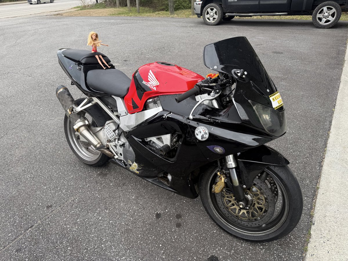 CuriousCars tweet media