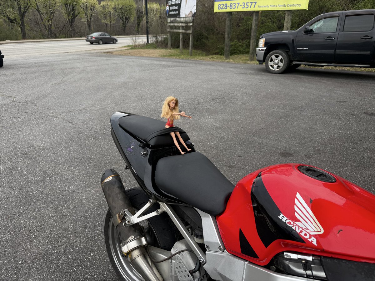 CuriousCars tweet media