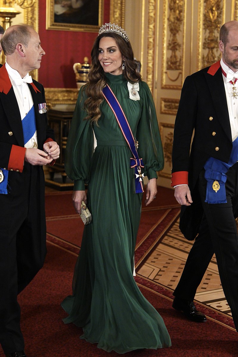 HELLO! Canada tweet media